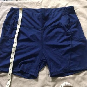 SHEIN exercise/runner shorts with side pockets. Size large/Blue